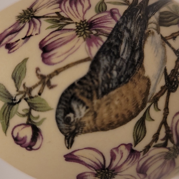 Beautiful Pair of Porcelain Eggs - Picture 3 of 16